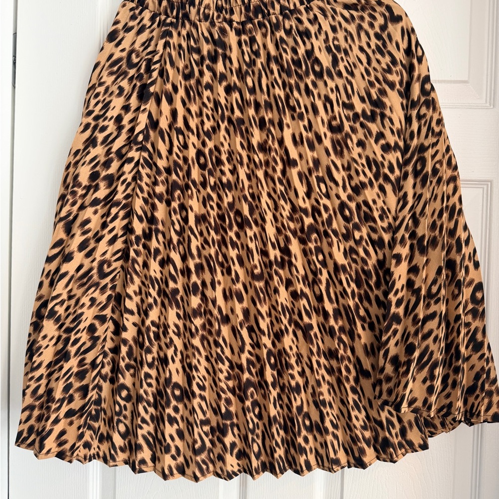 Chic Leopard Print Midi Skirt